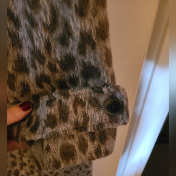 Leopard Coat - Picture 4 of 5